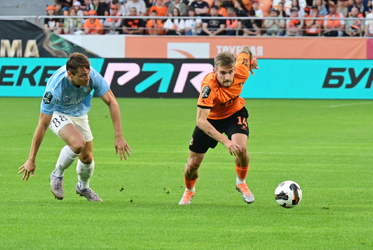 Борьба между «Уралом» и «Родиной» за выход в Премьер-лигу обострилась – у команд одинаковое количество очков. Фото: Павел Ворожцов, «Областная газета»