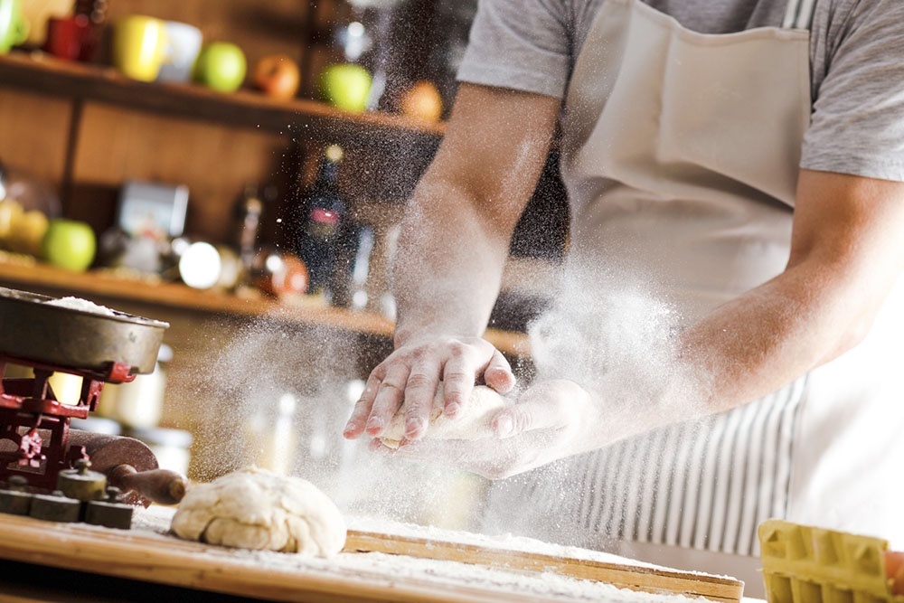    Идеальное тесто получается у тех, кто неукоснительно соблюдает технологию: от замеса до выпечки. / Фото: iStock