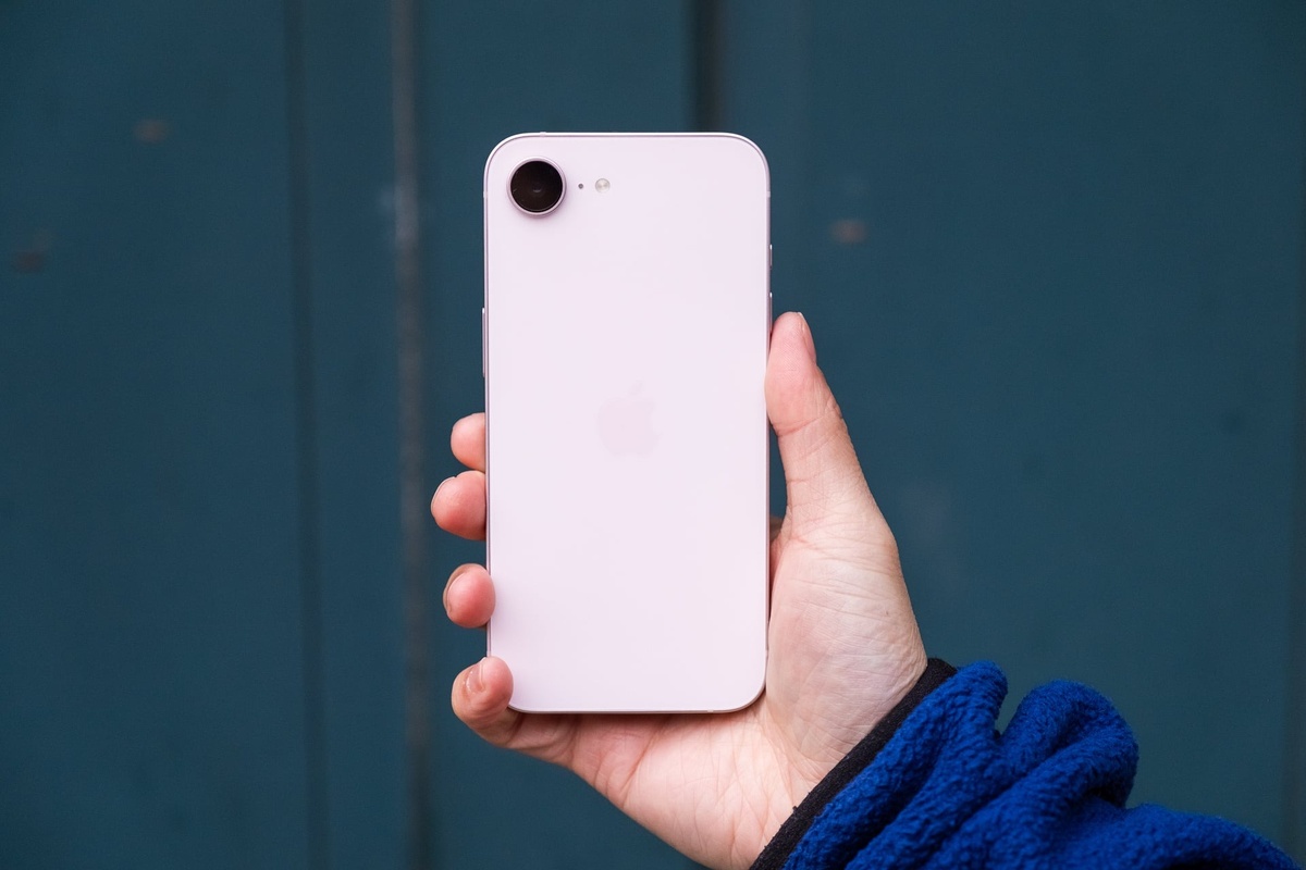    Если хотите айфон за адекватные деньги, то 17e вас точно не разочарует. Изображение: gizmodo.com