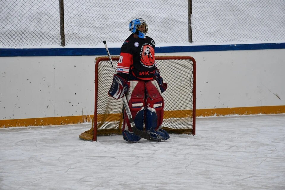 Голкипер тюремной сборной Александр Ш. признается – хоккей помог ему многое осознать.
Фото: Наталья АРТЯКОВА