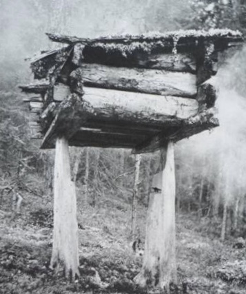 Охотничий лабаз народов коми.