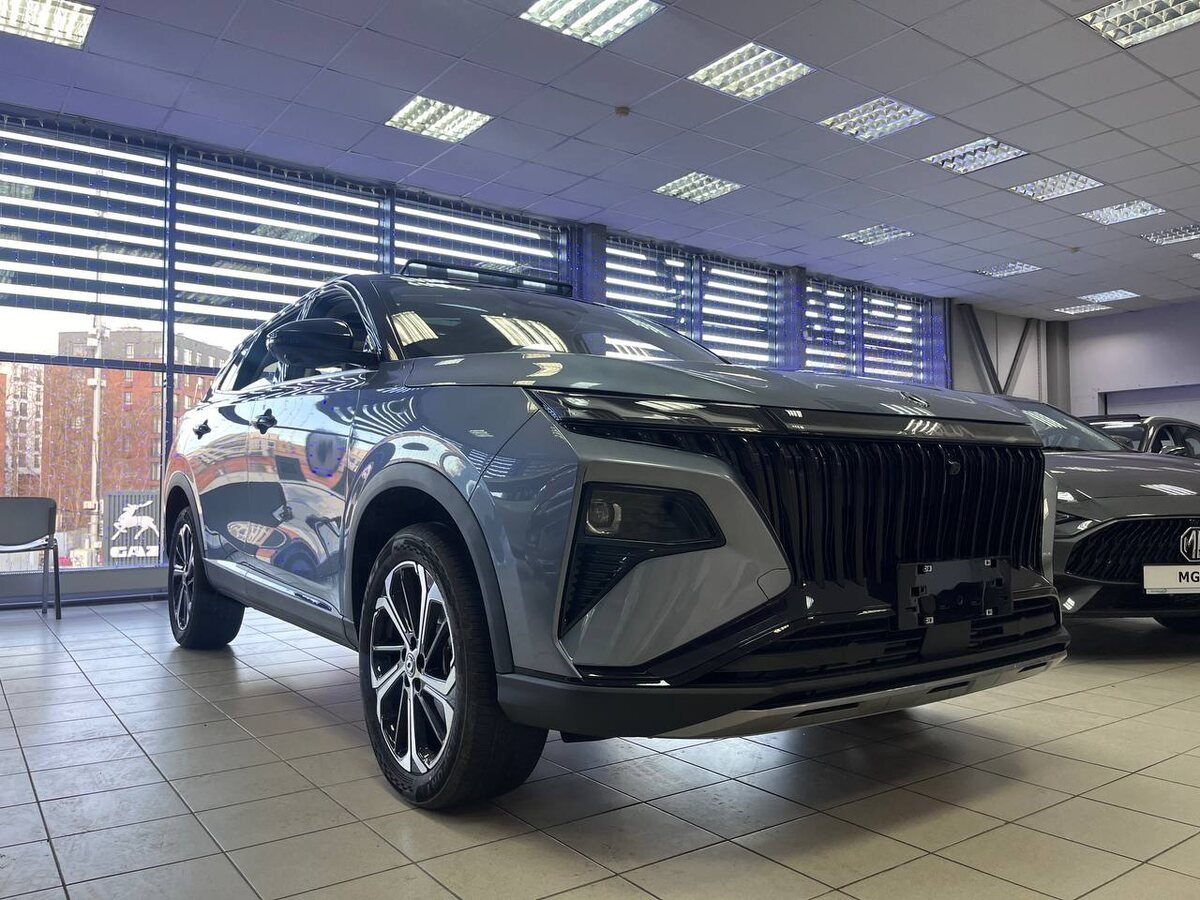 Донгфенг Хьюдж в сером цвете в Санкт-Петербурге