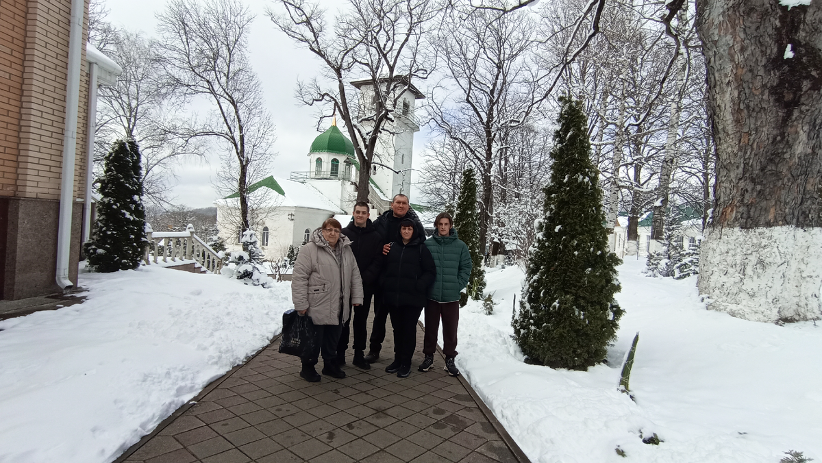 Полное название монастырского комплекса, Свято-Михайло-Афонская Закубанская пустынь. Это единственный действующий в Адыгее мужской монастырь. 