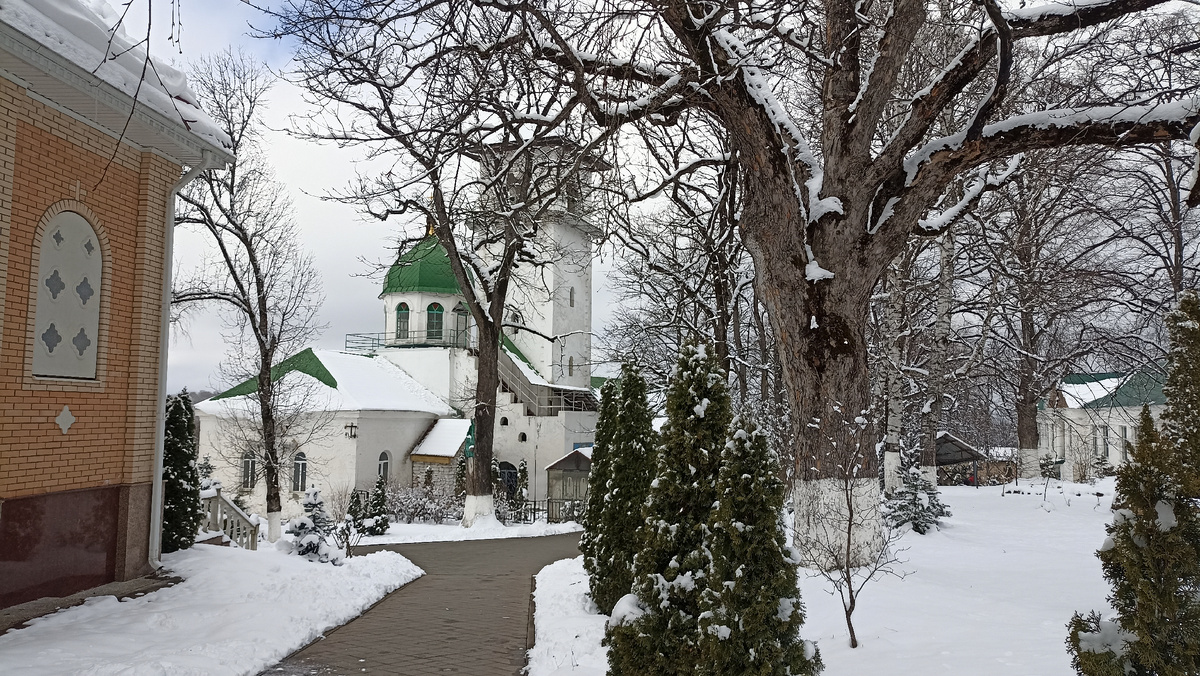 Территория монастыря