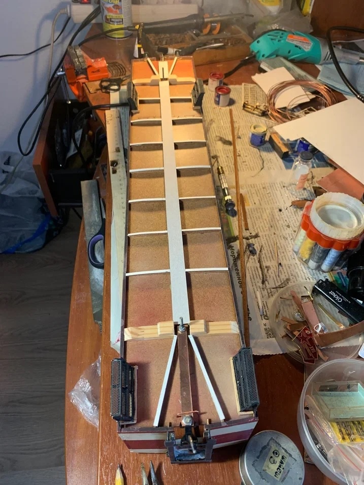 Рама в процессе сборки