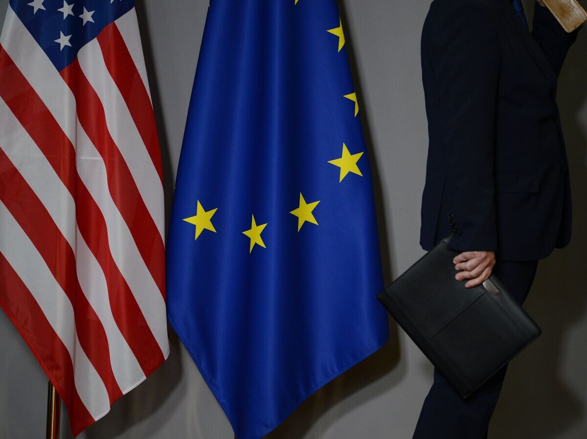    Флаги США и Европейского совета | © РИА Новости / Алексей Витвицкий