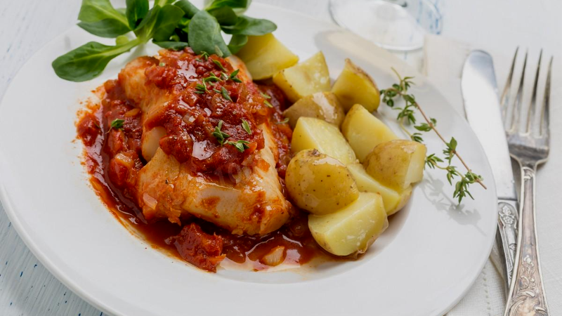 Минтай с овощами