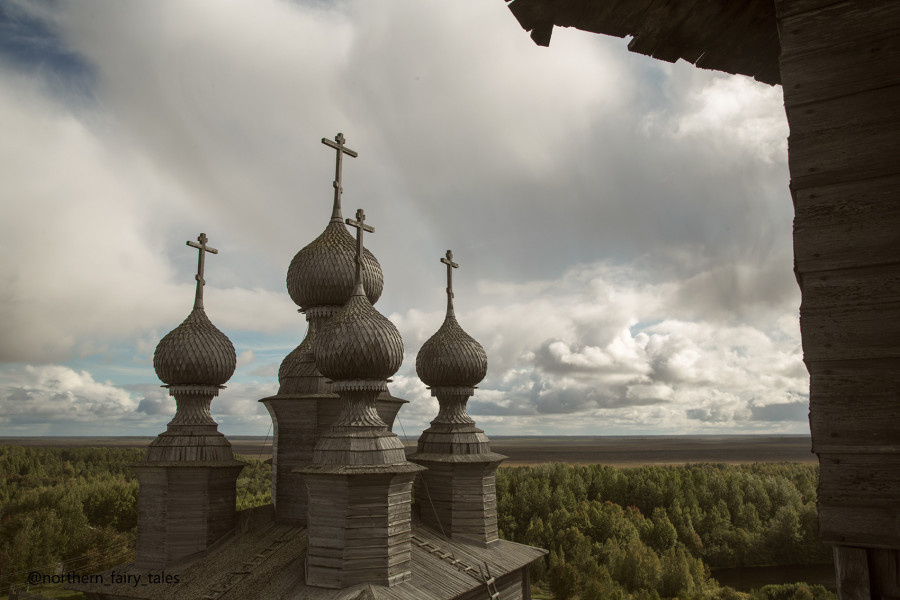Вид на храм с колокольни