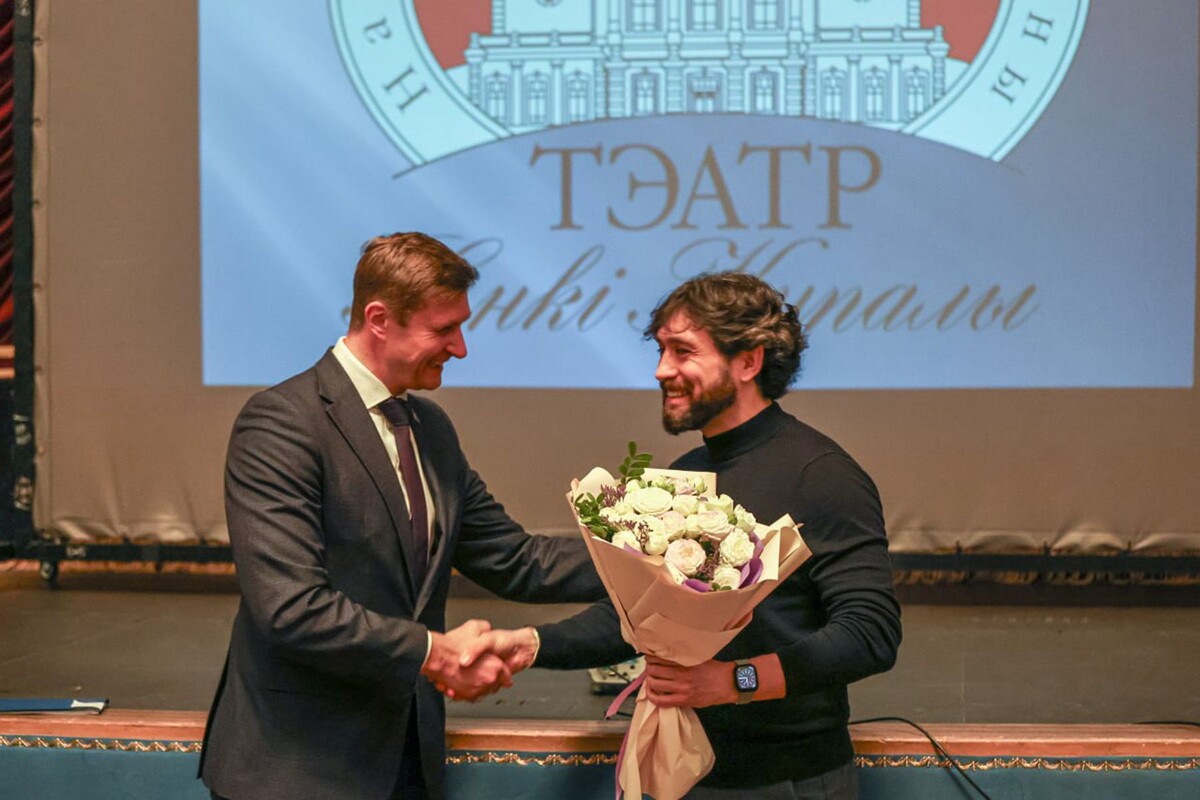  Министр культуры представил коллективу Национального театра имени Янки Купалы нового художественного руководителя Дмитрия Акимова. © «Культура і Мастацтва», Telegram