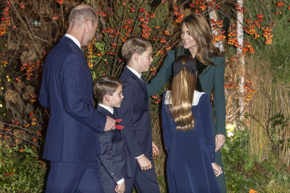    Кейт Миддлтон с мужем Уильямом, сыновьями Луи и Джорджем и дочкой Шарлоттой LEGION-MEDIA