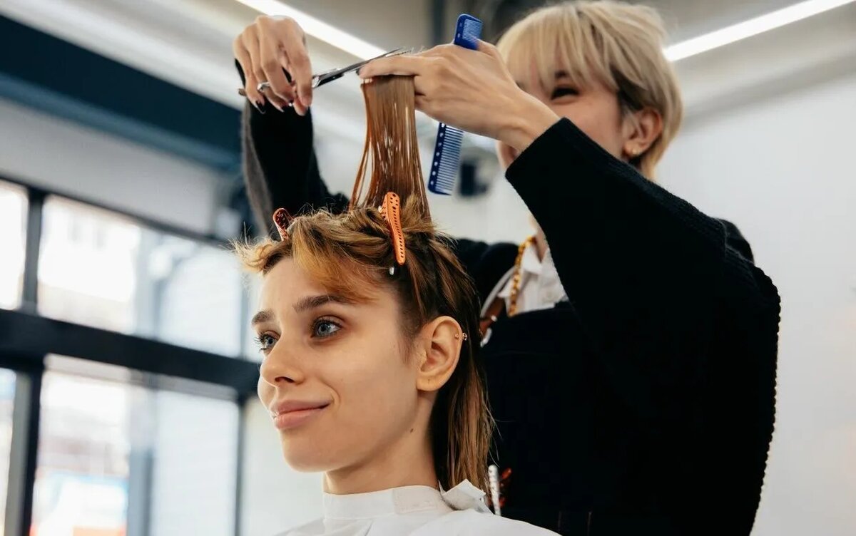    Стрижка в нужный день меняет все: лунный календарь красоты на апрель 2026