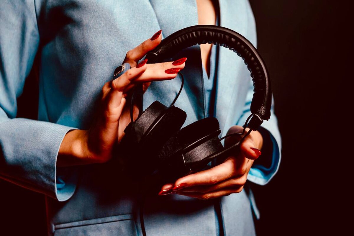 Эпизод, в котором Княженика приглашает погрузиться в мир нейроакустики