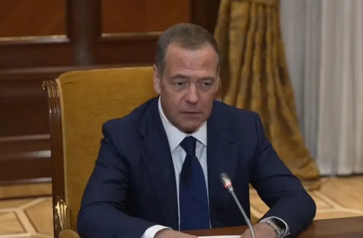    Стоп-кадр max.ru/medvedev_max