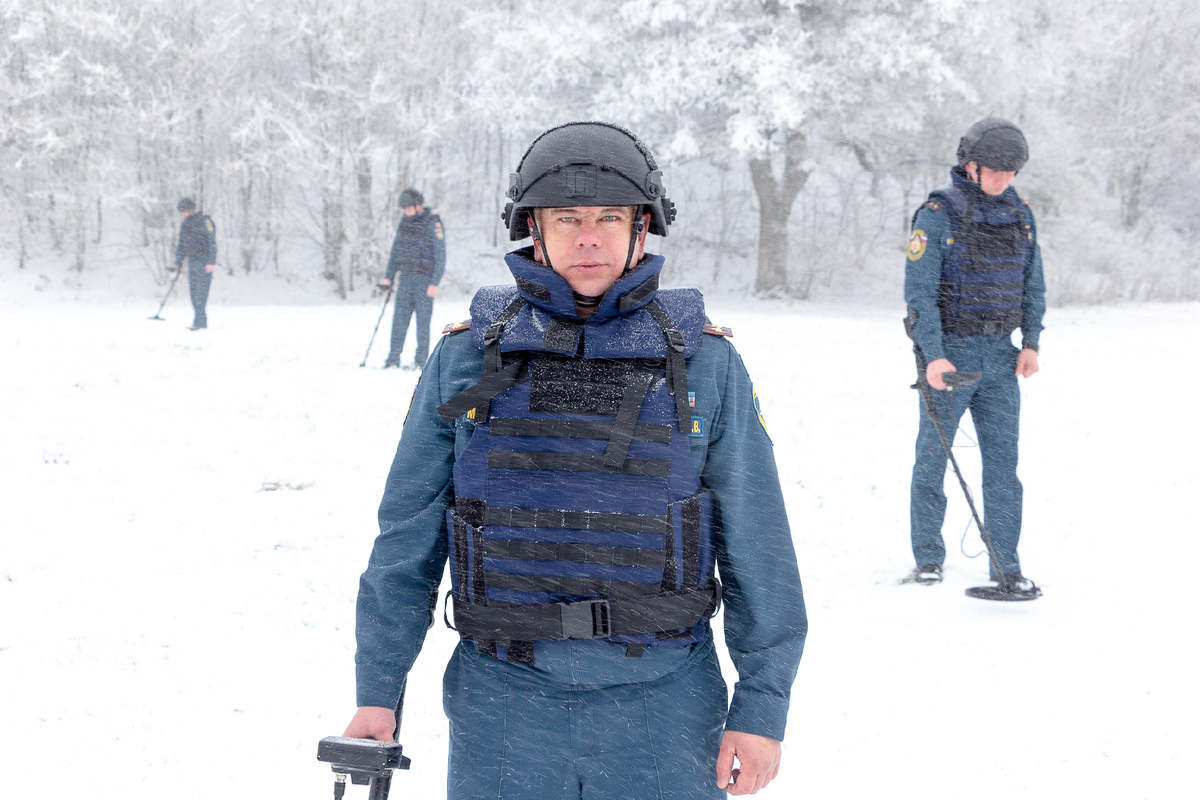 Владимир Кондауров - начальник отделения пиротехнических работ специализированного отряда Главного управления МЧС России по Республике Крым