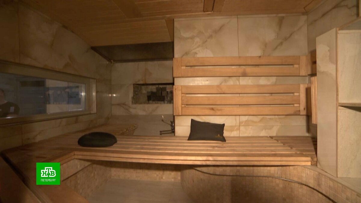    Петербуржцы не могут найти управу на владельцев незаконной бани в их доме