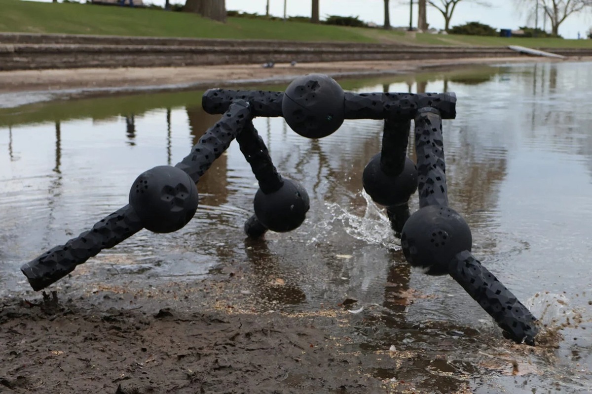    Каждый модуль имеет несколько точек крепления, что создает простор для формирования миллиардов конфигураций