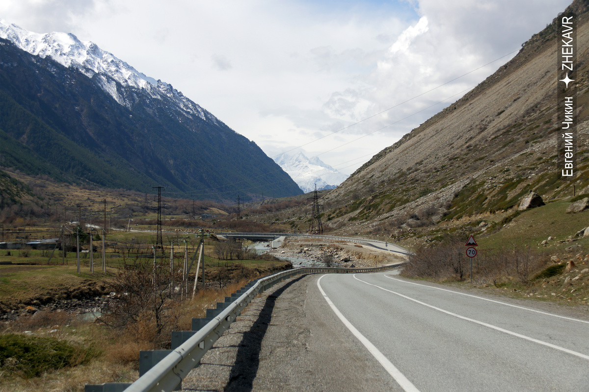 Продолжение дороги от города Тырныауз в село Терскол.
