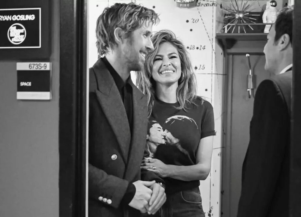    Ева Мендес опубликовала закулисные кадры своего первого за долгое время выхода в свет с Райаном Гослингом