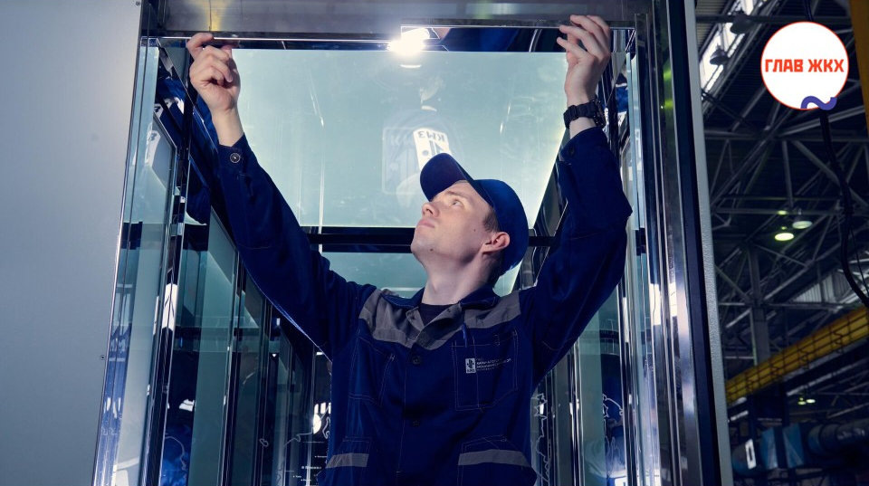 Монтажники КМЗ установили более 2,7 тысячи лифтов в России в 2025 году
