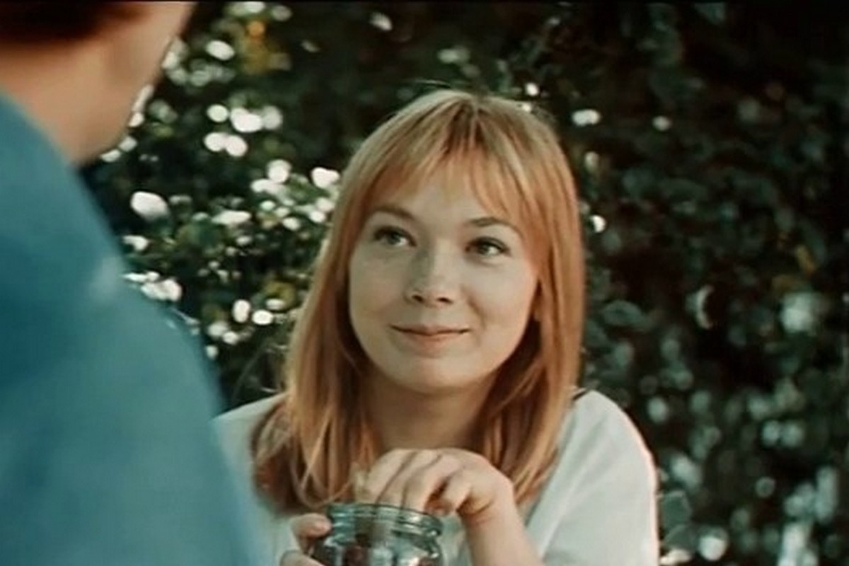 Фотографии всех артистов даны на начало 1970-х годов, когда снимали "Большую перемену".