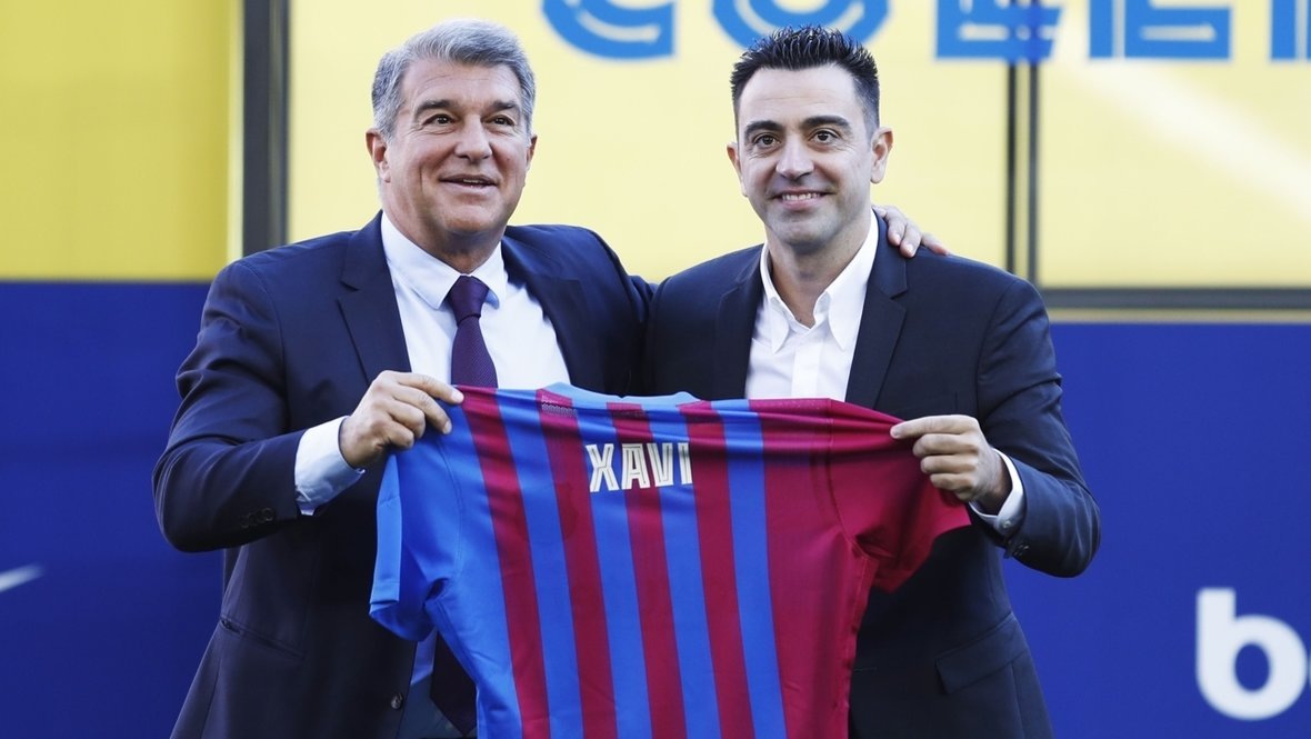    Жоан Лапорта и Хави. Global Look Press