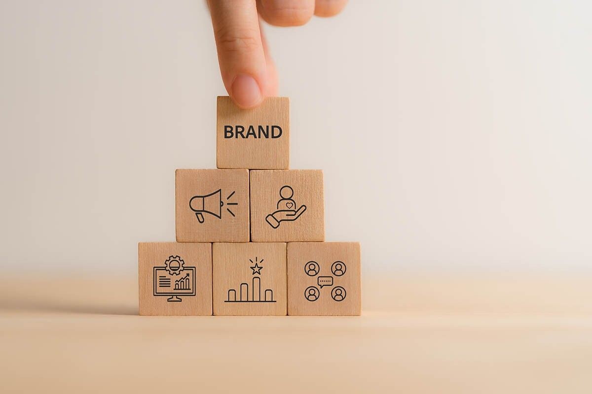 Простыми словами, вендор решает, как будет выглядеть товар, сколько стоить и как рекламироваться. Источник: 3rdtimeluckystudio / Shutterstock / FOTODOM📷
