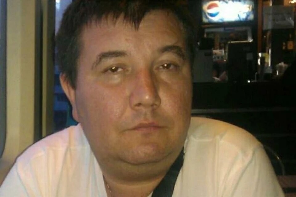    Камиль (на фото) уговаривал бывшую жену снова пустить его в семью, дать второй шанс, но в итоге убил своего 20-летнего сына и экс-супругу.