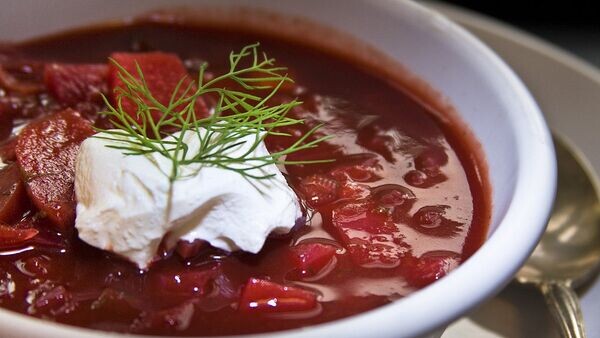   CC BY 2.0 / liz west / borscht served
