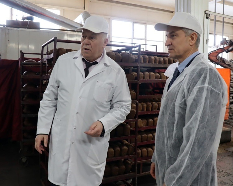     Александр Чепик потребовал расширить ассортимент курских продуктов в магазинах