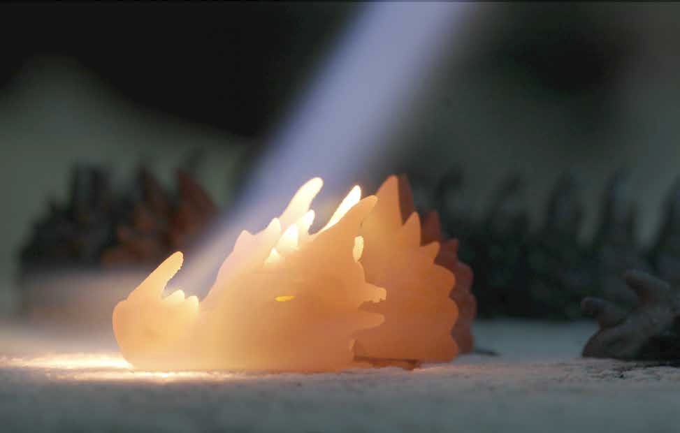 Рис. 2. Эта раскаленная голова дракона GRX-810 иллюстрирует высокую температуру и окислительную среду, которым подвергаются инжекторы и купола камер сгорания.