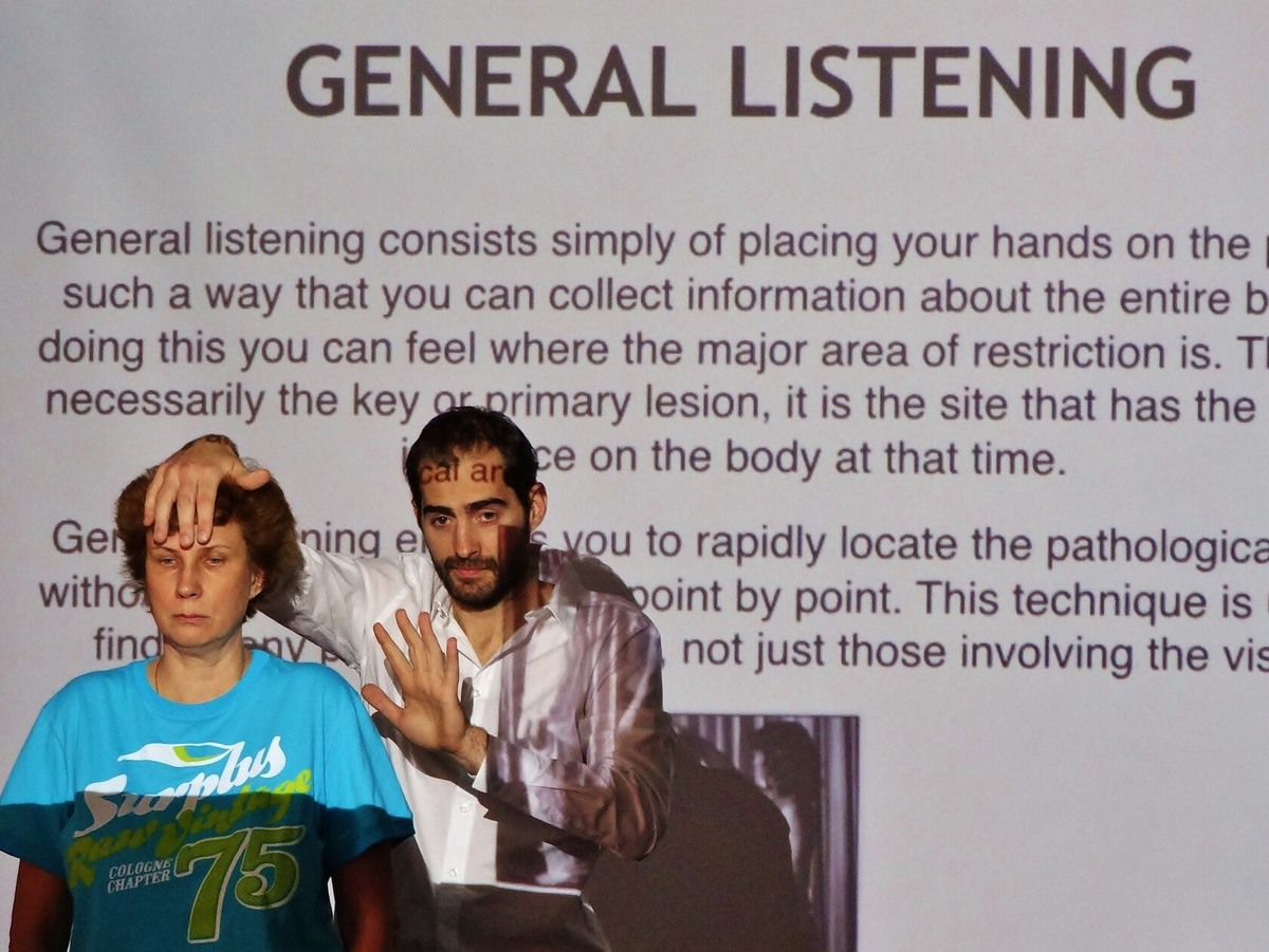 Прослушивание всегда выполняется одной и той же рукой. Иначе результаты окажутся некорректны.