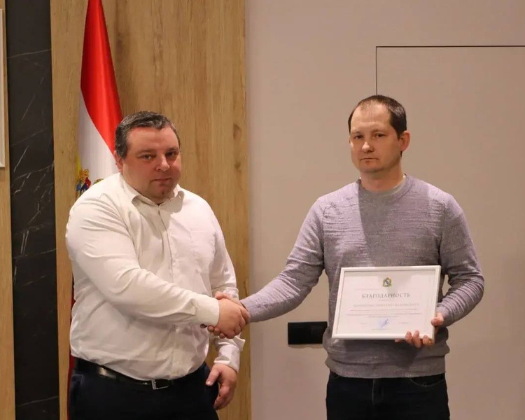     В Курске водитель автобуса получил награду за спасение пассажира с эпилепсией