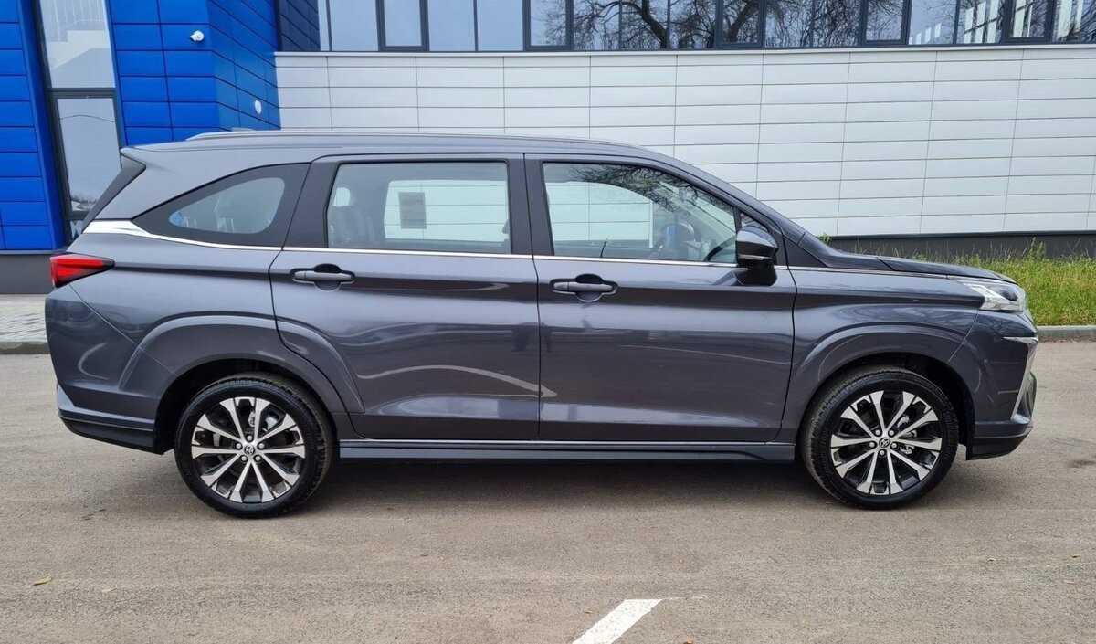 Новый компактвэн Toyota в России: 7 мест, неубиваемый мотор и доступная цена. Источник иллюстрации - auto.ru