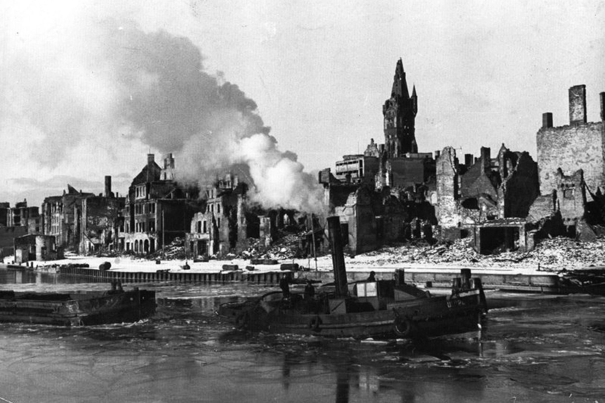 Кёнигсберг после английской бомбардировки в августе 1944 года. Фото из сети Интернет.