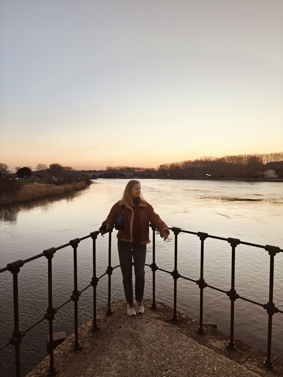 Я на Авиньонском мосту. Фото автора