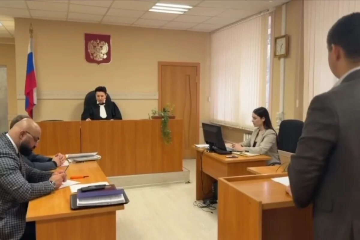    Суд избрал обвиняемой меру пресечения в виде заключения под стражу.