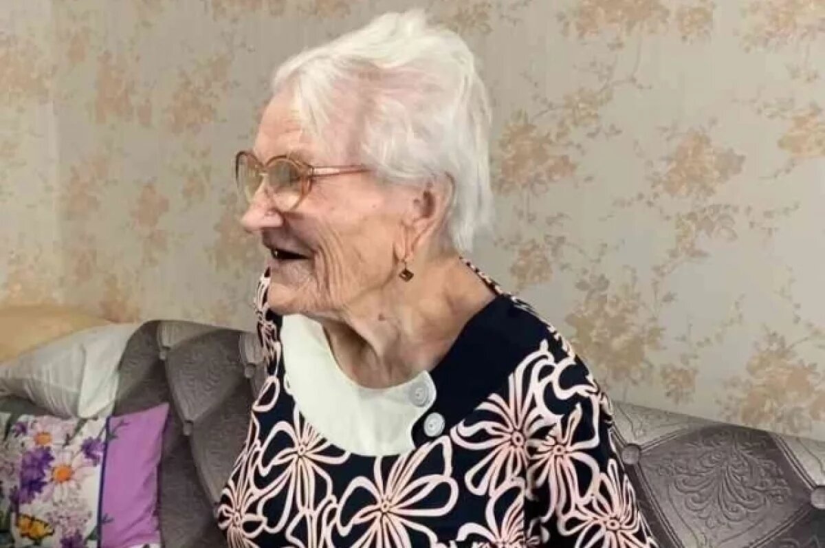    Труженица тыла Мария Крылова из Челябинской области отметила 100-летие