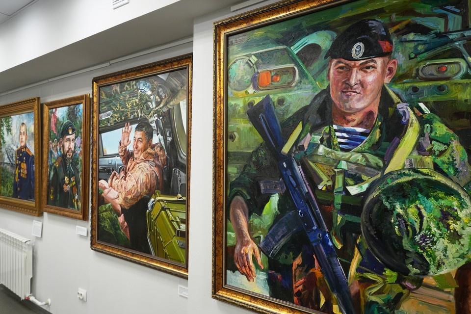    Экспонаты выставки «От курганов до терриконов: Маяки Русского Мира» в Мариуполе Александр ИВАНОВ