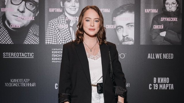 Аглая Тарасова после получения условного срока распродает свою одежду