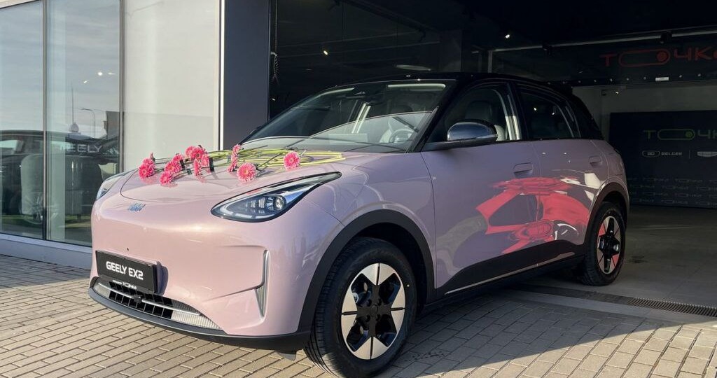 БЕЛДЖИ выпустил лимитированную серию розовых электромобилей