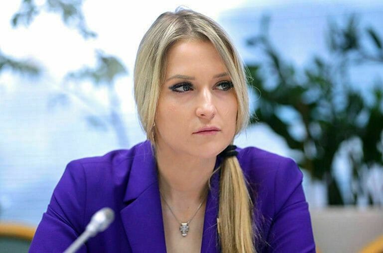    Яна Лантратова. Фото: пресс-служба Госдумы Дарья Дейвальд