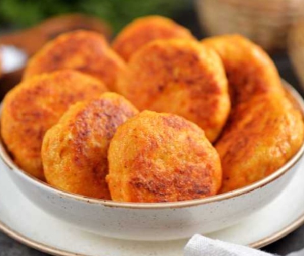 Готовим классические постные морковные котлеты с манкой на сковороде: пошаговый рецепт