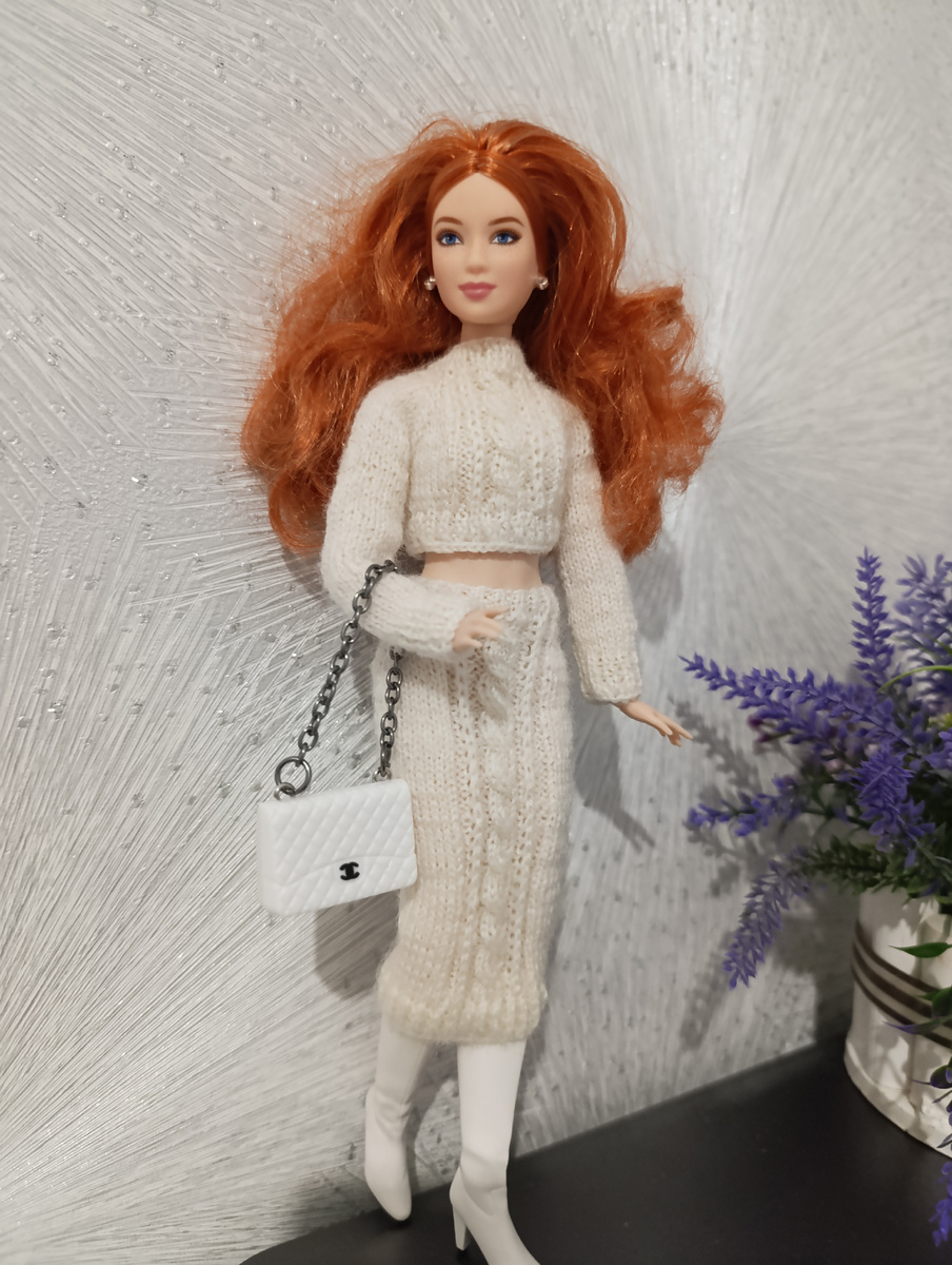 Кофточка застёгивается на кнопочки, юбка на мини пуговицы.