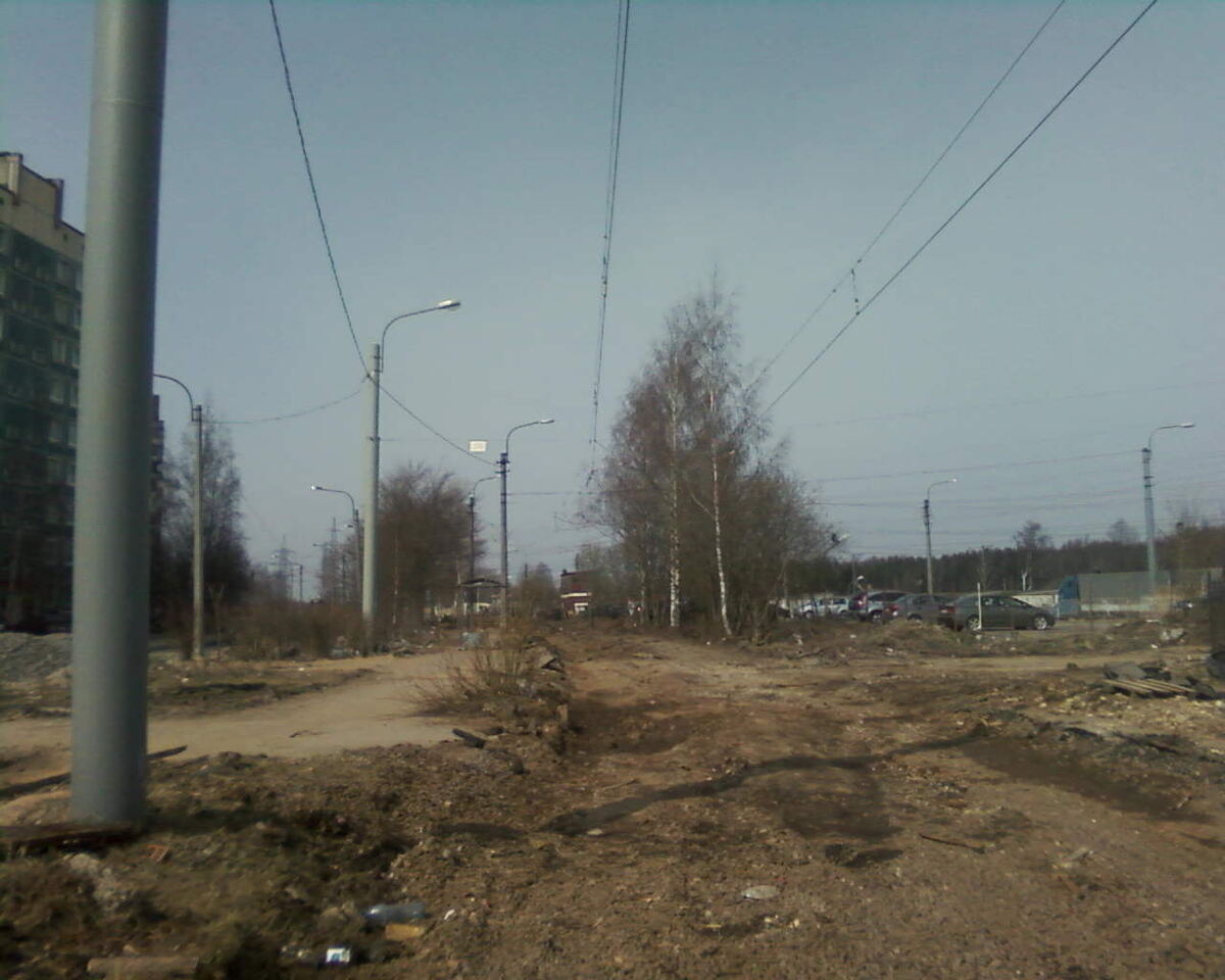 Вот уже демонтровали рельсы 