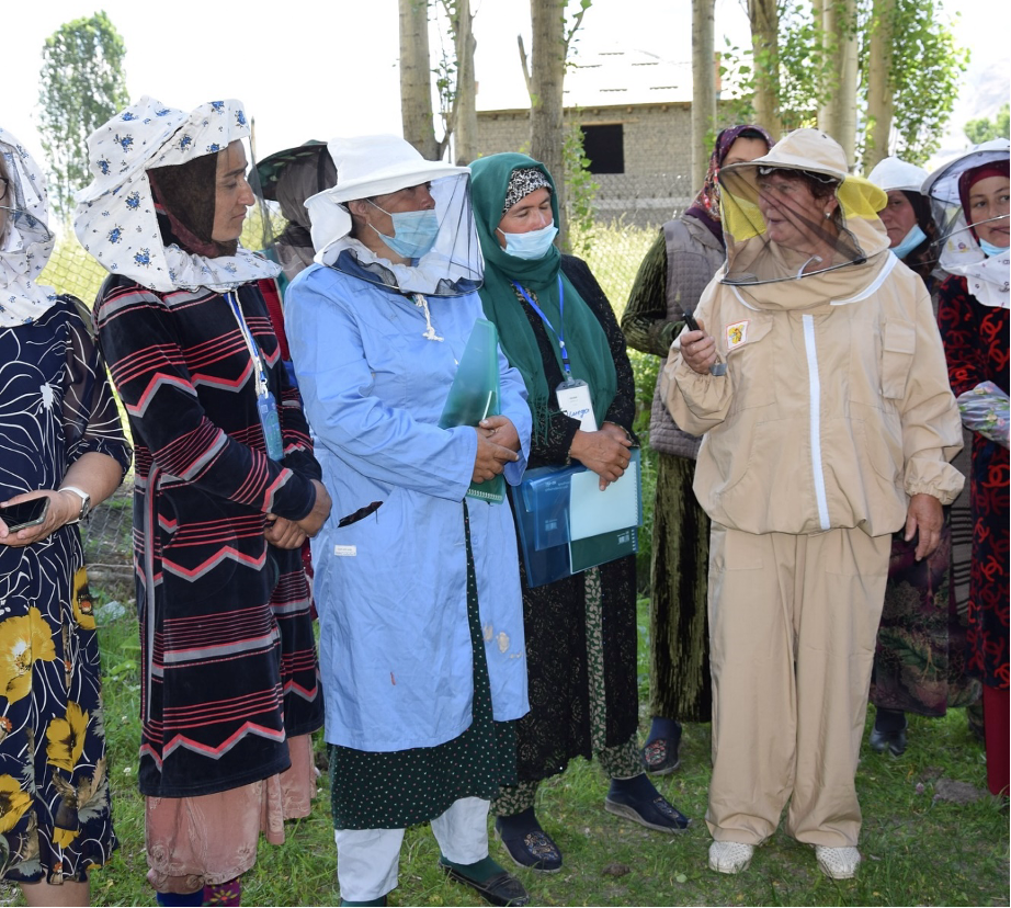 ФОТО: Личные фото Низоматмо Шарифовой