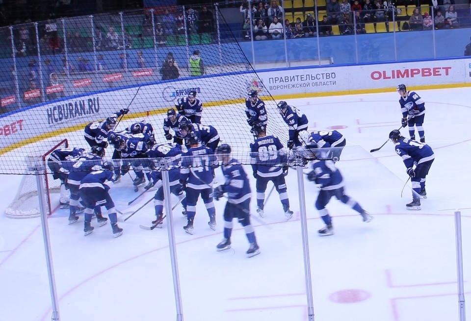    «Ураганные» все еще надеются избежать худшего результата за 14 лет выступления в ВХЛ. Алексей СЕРГУНИН