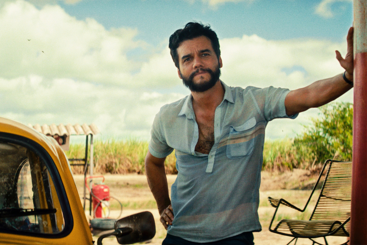    Вагнер Моура в фильме «Секретный агент» (2026)A-ONE