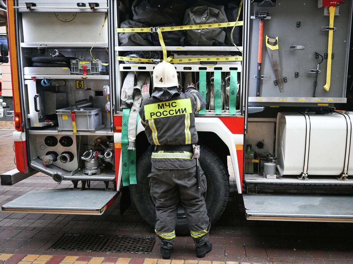   Сотрудник МЧС России | © РИА Новости / Константин Михальчевский