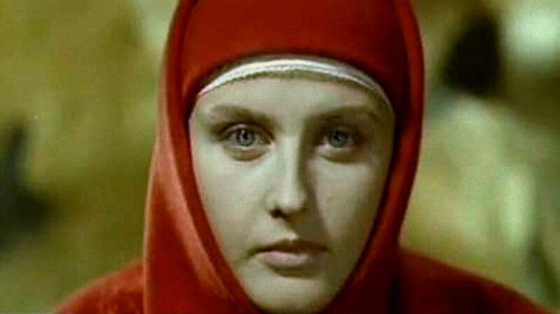    В роли роковой Зои Монроз в фильме «Гиперболоид инженера Гарина» актриса покорила зрителей.