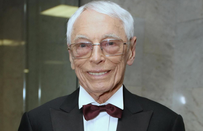 В 100 лет живет с кореянкой на 60 лет младше, похоронив 2 жён и 2 детей: Секреты долголетия Александра Зацепина